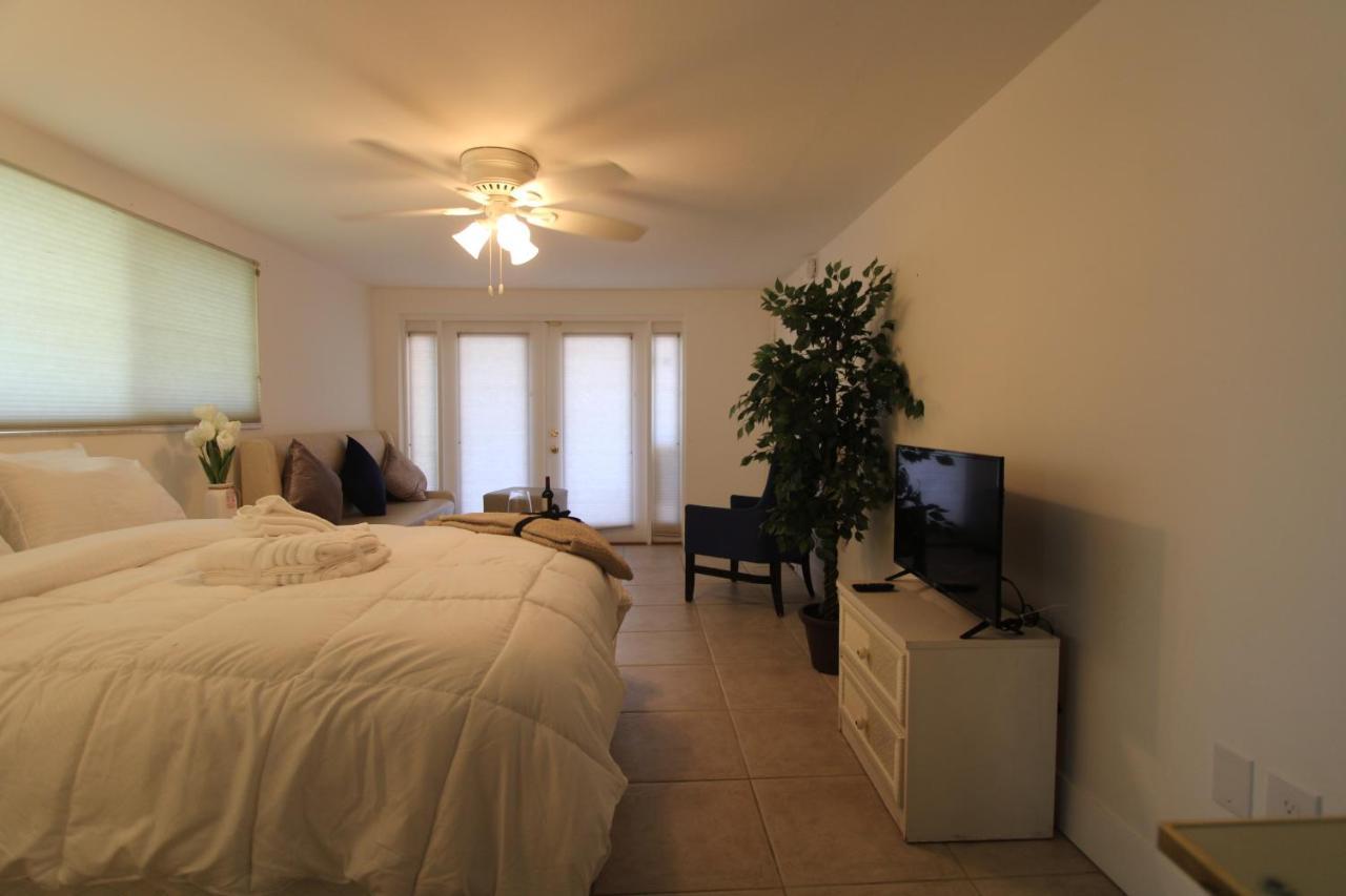 Near Clearwater And Tarpon Spring With Water View *